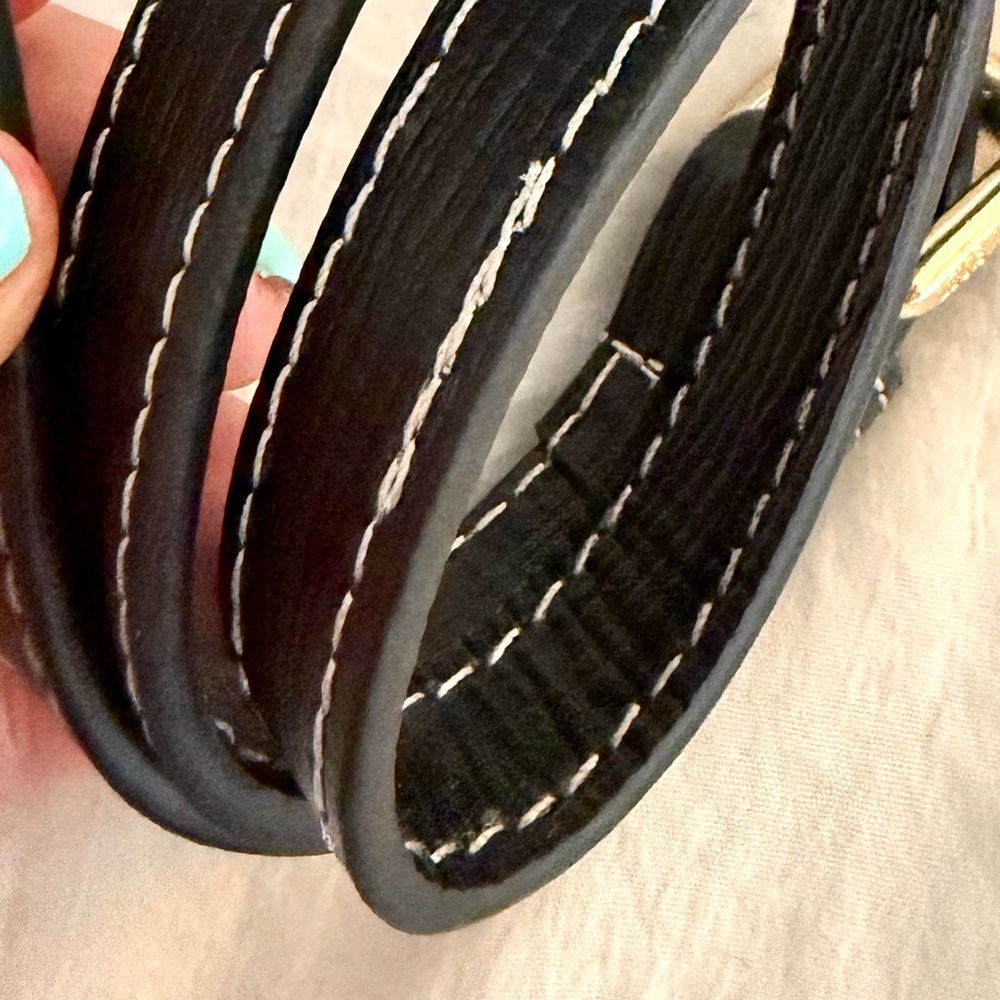 👑✅PRICE FIRM✅ Black faux leather crossbody strap gold hardware. Brand New! - Picture 10 of 17